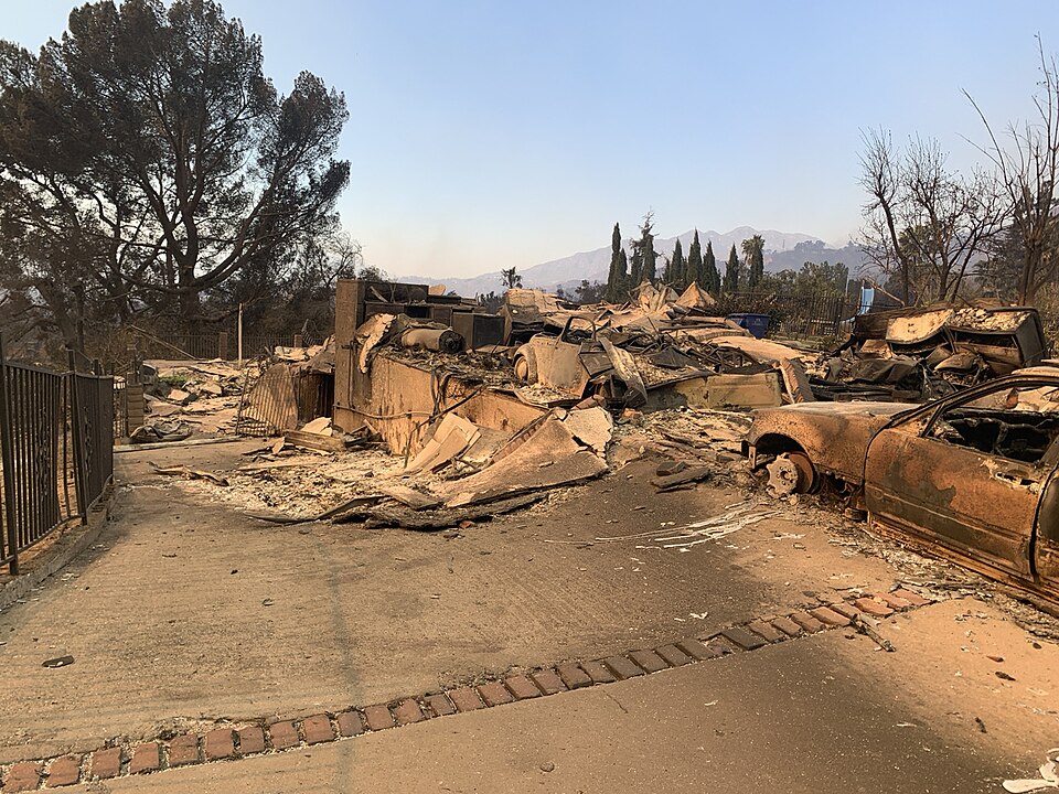 File:Destroyed home and vehicle caused by the Eaton Fire, 2025.jpg